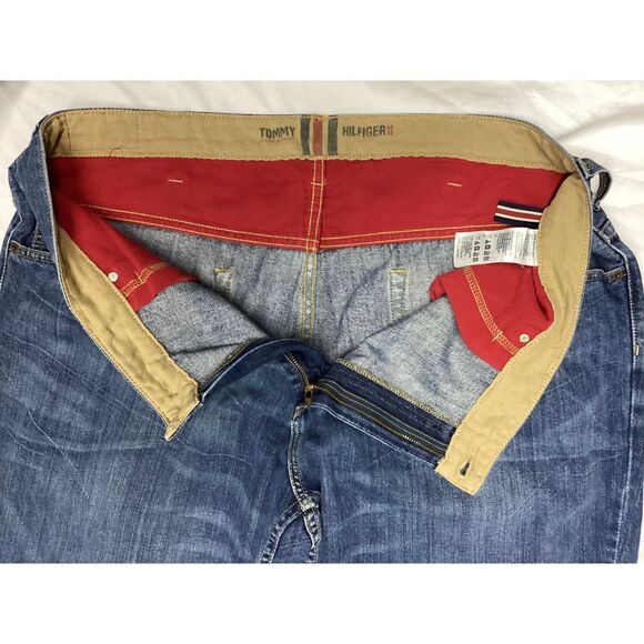 Tommy Hilfiger Classic Straight Leg Medium Wash Denim Jeans Casual Comfort - Picture 2 of 3